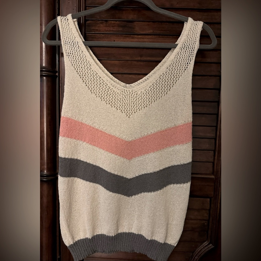 Women’s knitted tank retro style v neck soft material Sm/med NWOT